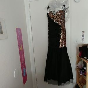 Beautiful mermaid style gown!